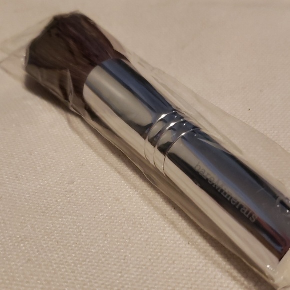 Bare Minerals Flawless Complexion Brush - Picture 2 of 3